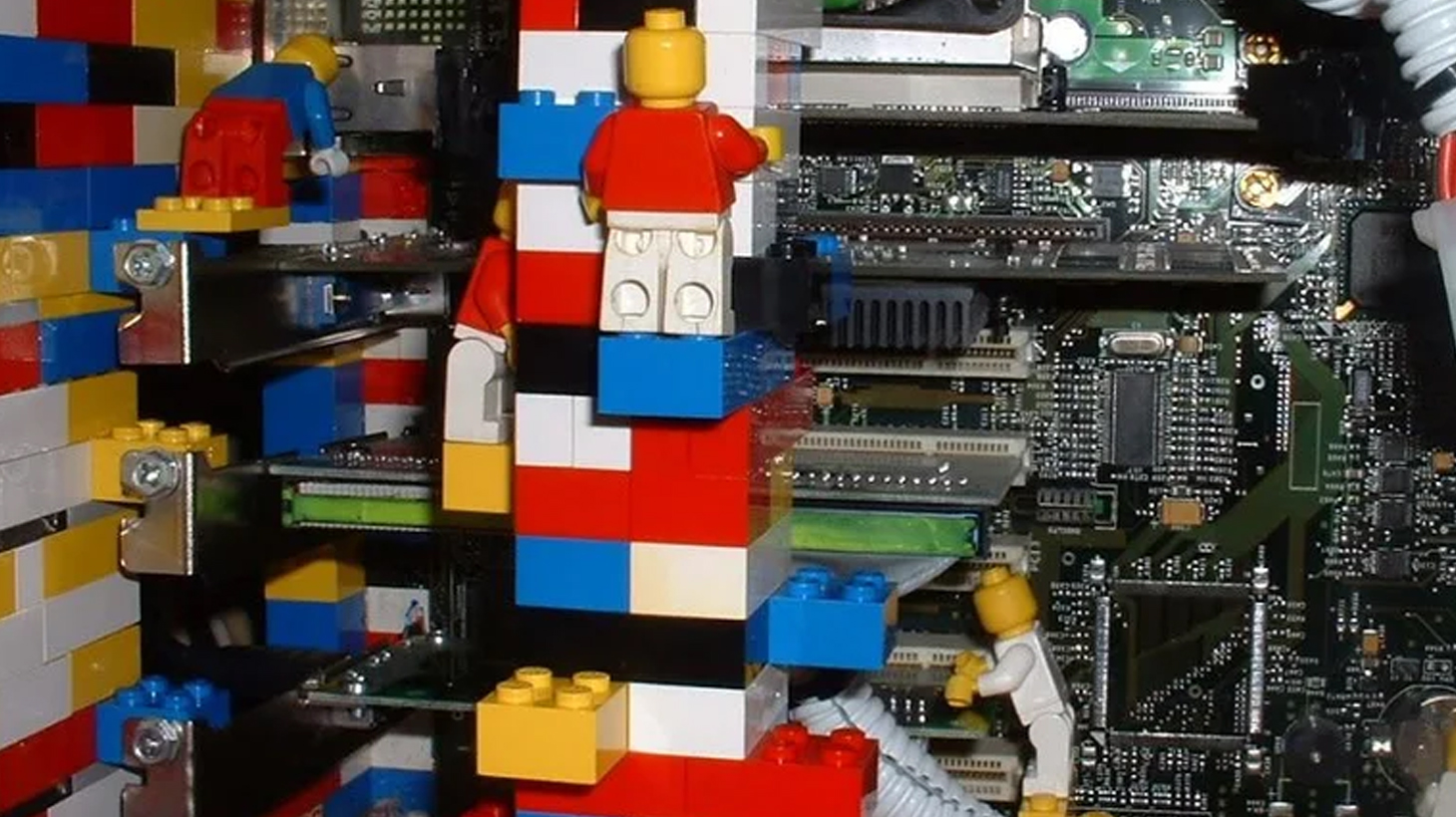 Leet | Olyan PC-t még biztos nem építettél, mint ez a játékos 2002-ben ...