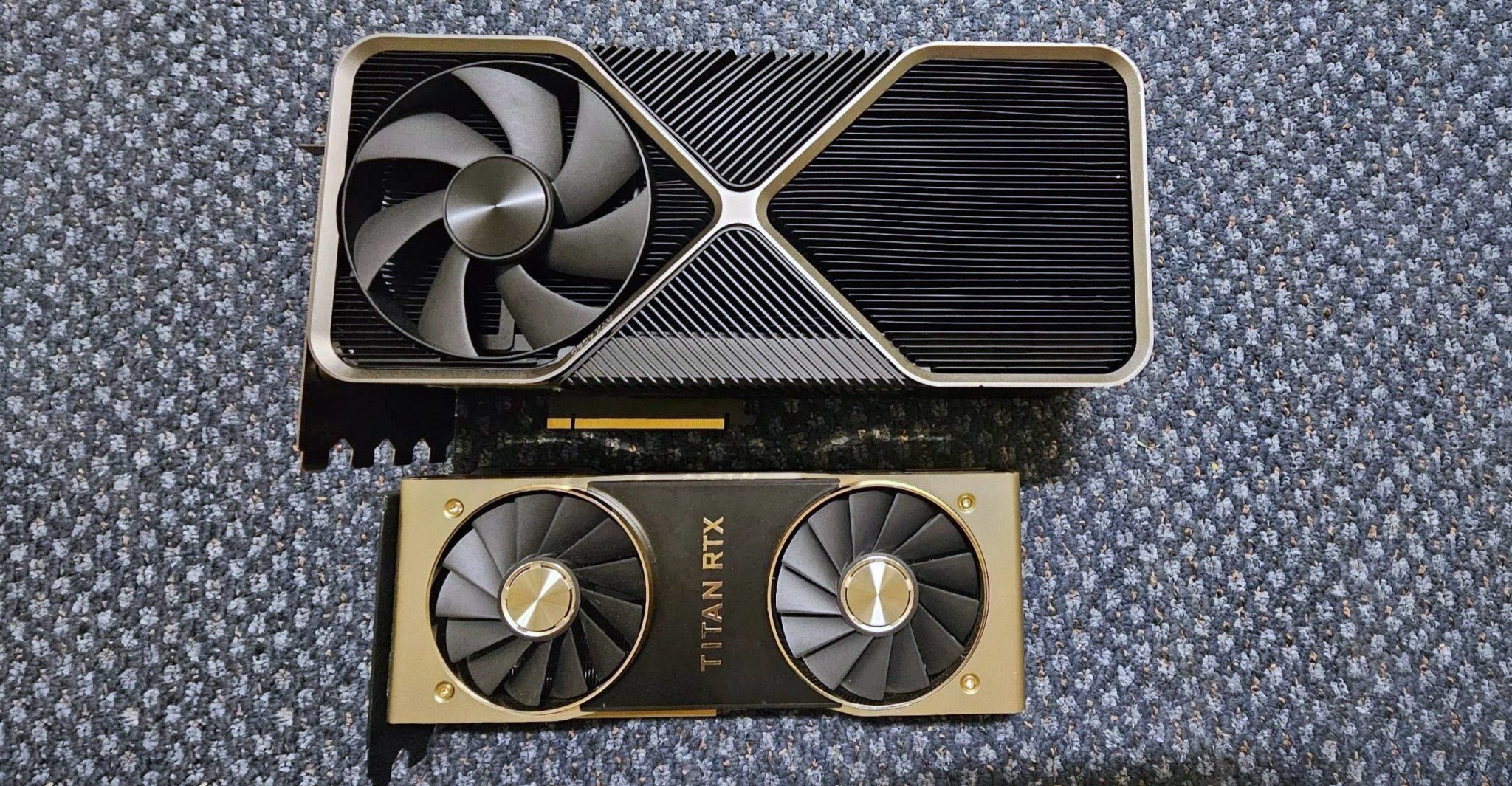 4090 Ti / 5090 hűtés vs. RTX Titan