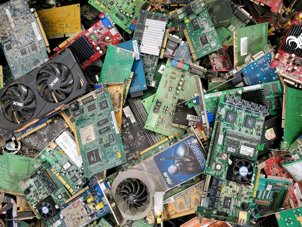 Az ükunokád is megkeserüli – Ha számít a környezeted, ne vegyél fizikai játékot!