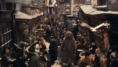 Első videó a Harry Potter-sorozatból: megmutatták az Abszol utat, aztán gyorsan letiltották